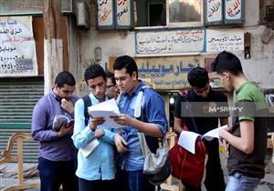 بالصور.. طلاب الثانوية العامة يؤدون امتحانات الأحياء والجغرافيا والتفاضل