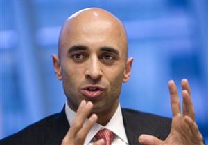 يوسف العتيبة: أكبر من سفير لدى واشنطن