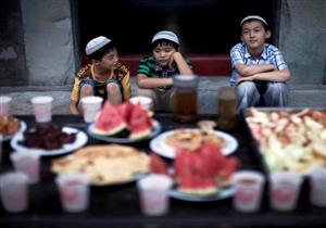  صور- رمضان حول العالم.. في الصين الإفطار صحي ويتبادلون الهدايا مع الجيران
