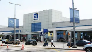 عطل في الاتصالات يتسبب في توقف شبه كامل لحركة الطيران في اليونان