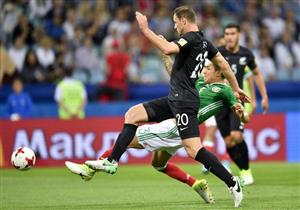 شاهد: اشتباكات بين لاعبي المكسيك ونيوزلاندا.. والحكم يلجأ لـ "الفيديو"