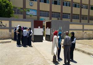 طلاب السويس: "الاستاتيكا" في مستوى الطالب المتوسط.. و"الفلسفة": "كلها تكات" (صور)