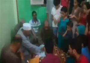 بالفيديو.. وفاة مأذون أثناء عقده قران ابنته بالقليوبية