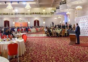 السيسي لإحدى السيدات : معندناش عواجيز في مصر