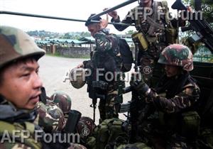 الجيش الفيليبيني يرفع العلم في مراوي حيث تتواصل المعارك