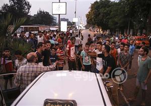 بالصور - أهالي الوراق يقطعون "كورنيش إمبابة".. والأمن يرد بقنابل الغاز