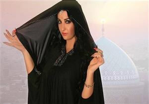 فيديو متداول للراقصة صافيناز يثير عاصفة من الانتقادات بسبب مئذنة مسجد 