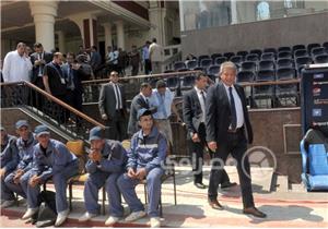 بالصور.. وزير الرياضة يتفقد استاد الإسكندرية قبل ساعات من افتتاحه