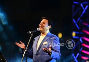 بالصور- هانى شاكر ليس الوحيد.. مطربون اشتهروا بتقديم الأغاني الحزينة