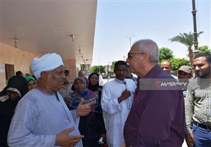 بالصور.. محافظ أسوان يعد مستحقي "شقق الأوقاف" ببحث مطالبهم