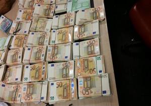 بالصور.. ضبط راكب حاول تهريب 179 ألف يورو بالمطار