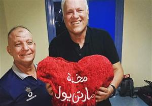 يول يحتفل بعمرو جمال وصعود الأهلي