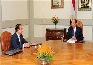 السيسي يبحث مع وزير الاتصالات تصنيع أول "محمول" مصري 
