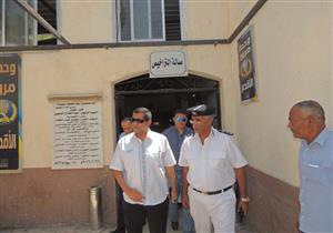 مدير أمن الأقصر يتفقد العمل بإداراتي المرور والحماية المدينة