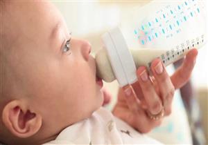  لهذا السبب يجب رضاعة الطفل وجسمه مائل