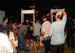 بالصور - فتح أبواب دخول حفل منير أمام الجمهور بالساحل الشمالي 