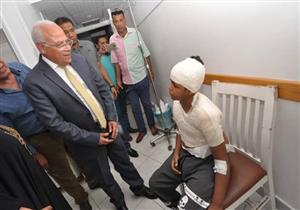 بالصور.. محافظ بورسعيد يزور طفلًا أصيب في مشاجرة