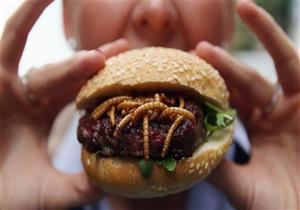 رسمياً.. دول تسمح ببيع اللحم المصنوع من الحشرات في "السوبرماركت"