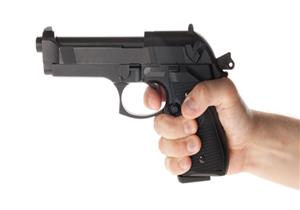 إخلاء سبيل ضابط أطلق أعيرة نارية على سائق "ميكروباص" بدمياط