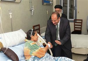 بالصور- محافظ الإسكندرية يطمئن على ضحية "الطعن" ويؤكد: جميعنا إخوة