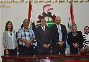 بالصور- وزير القوى العاملة يسلم 40 عقد عمل لذوي القدرات الخاصة