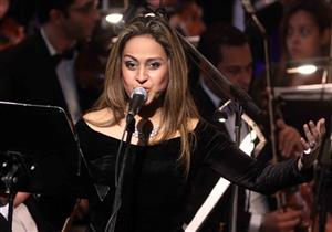 إصابة مطربة الأوبرا بـ"جلطة" والأب بطرس دانيال يطلب الدعاء لها