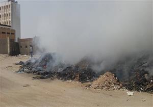 بالصور.. الأهالي عن مقلب قمامة "كوم امبو": قنبلة موقوتة تهدد بحرق المدينة