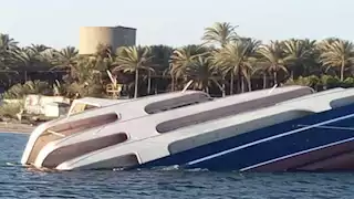 أمريكا: إنقاذ 32 شخصًا من يخت بعد تسرب المياه إليه قبالة ساحل ميامي بيتش  