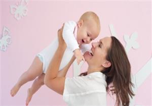 لهذا السبب يجب التوقف عن "هز" الأطفال