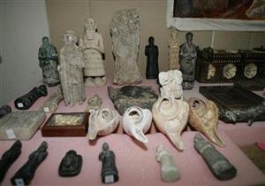 بدء تسليم قطع أثرية إلى مسؤولي سفارتي الصين والعراق بالمتحف المصري