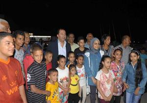 بالصور.. محافظ الأقصر يشارك الأطفال الأيتام الاحتفال بعيد الأضحى