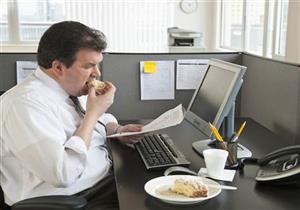 للموظفين.. هذه الحركة تساعدك على التخلص من الكرش بدون مجهود