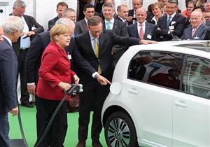 ميركل توضح حقيقية الضغوط المفروضة عليها من لوبي السيارات الألماني
