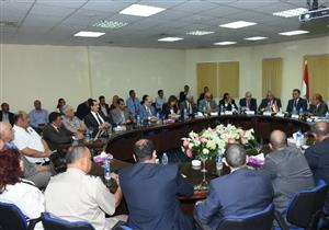 بالصور.. وزير النقل يستعرض تطورات مشروع "القطار المكهرب" بالعاشر من رمضان