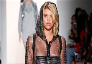 بالصور.. الأزياء الشفافة تعود في أسبوع الموضة بنيويوروك