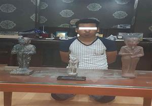 ضبط شاب بحوزته ثلاثة تماثيل يُشتبه في أثريتها بالدقهلية