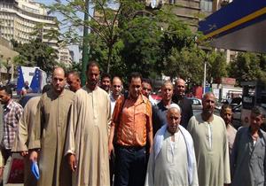 وقفة للعاملين بأوقاف الجيزة أمام "الوزراء" للمطالبة بتقنين أوضاعهم- صور