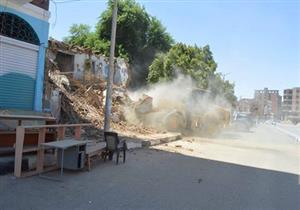 بالصور.. هدم منزل آيل للسقوط لخطورته الداهمة في الوادي الجديد