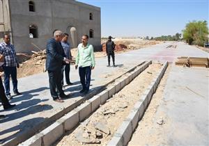 محافظ الوادي الجديد يتفقد أعمال تطوير "الناضورة" شمالي الخارجة