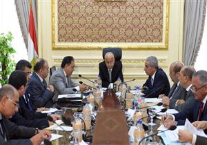 رئيس الحكومة يلتقي وزيري الصحة والصناعة لمتابعة ملف الدواء
