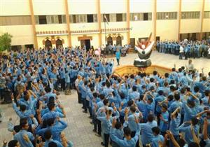 "باب النجار مخلع".. تعليم "الجيزة والقليوبية" يستبدلان "التابور" بـ"الطابور" في نشراتهم