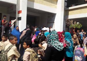 مدرسون يحررون محضرا ضد أولياء أمور في بورسعيد.. "منعوهم من العمل" 