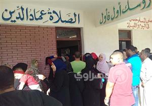 بسبب تعريب مناهج "التجريبية".. أولياء أمور يطالبون بإقالة وزير التعليم - صور