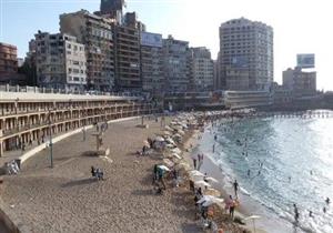 البيئة تشارك في حملة لتنظيف قاع البحر بشاطئ ستانلي بالإسكندرية