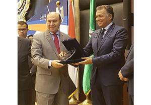 بالصور.. "مميش" شخصية العام بمؤتمر اليوم البحري العالمي 