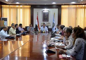 بالصور.. محافظ الأقصر يناقش نسب تنفيذ الخطة الاستثمارية للعام المالي الحالي