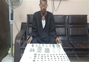 ضبط عاطل بحوزته 59 قطعة أثرية.. ويعترف: "كنت هبيعها بـ 60 مليون جنيه"