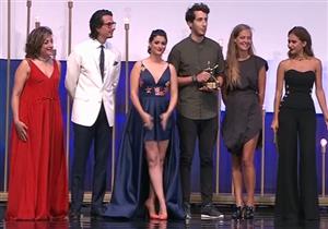 نيللي كريم تسلم جوائز "أفضل أفلام قصيرة" بختام "الجونة السينمائي" -فيديو