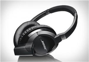 ما الخطر الذي تسببه سماعات الأذن التي يستخدمها الجميع؟