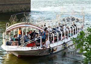 الرحلة بـ5 جنيهات.. المركب النيلية وجهة الأهالي ثالث أيام العيد بأسيوط - فيديو